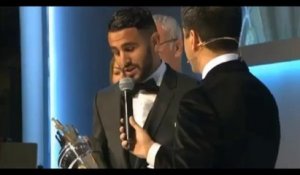 Riyad Mahrez reçoit le trophée Player of The Year PFA 2016
