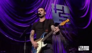 Adam Levine de Maroon 5 interprete Purple Rain pour rendre hommage à PRINCE