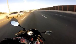 Un motard évite un accident de justesse sur l'autoroute !