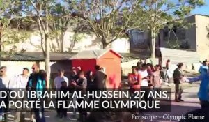 Un réfugié syrien pour porter la flamme olympique à dans un camp de migrants d'Athènes