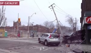 Une voiture finit dans la devanture d'un magasin.. Quel chaos cet accident !