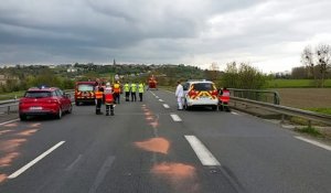 Evacuation d'une des victimes de la collision survenue le 2 mai sur le Contournement d'Avranches (N 175)