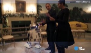 Barack et Michelle Obama dansent avec deux Storm­troo­pers et R2-D2