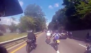 Un 4x4 écrase plusieurs motards et se fait poursuivre - Road Rage violent