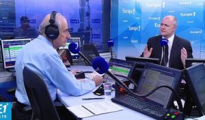 Loi Travail, risque de dissolution et essor d'Emmanuel Macron... Bruno Le Roux répond aux questions de Jean-Pierre Elkabbach