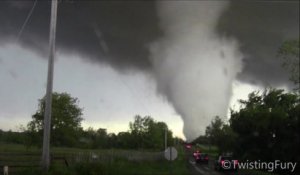 Suivez cette énorme tornade filmée aux Etats-Unis dans l'Oklahoma