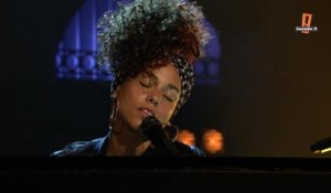 Alicia Keys en live dans le Saturday Night Live du 07/05 - Saturday Night Live avec Brie Larson