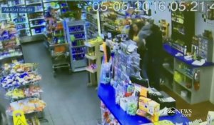 Cette gérante de magasin frappe un voleur avec un extincteur
