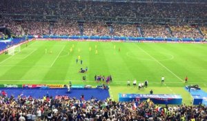 France - Roumanie : La délivrance sur le but de Payet, de l'intérieur du Stade de France