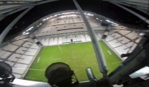 BASE jump au stade Vélodrome