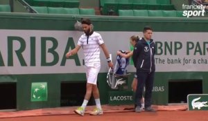 Paire agacé par son propre jeu