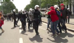 Policier Belge mis KO pendant une manifestation loi travail à Bruxelles !