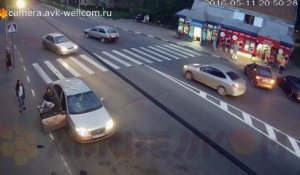 Un Russe casse une voiture après s'être fait tirer dessus