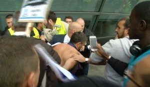 Chemise arrachée à Air France : 5 adhérents CGT devant la justice pour "violences en réunion" - Le 27/05/2016 à 07h00