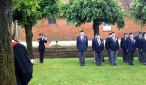 Inauguration d'une stèle en hommage aux soldats canadiens à Courcelette