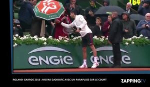 Roland-Garros 2016 : Novak Djokovic se promène sur le court Central sous un parapluie (Vidéo)