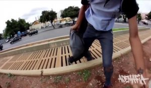 Des skateurs arrêtent le voleur d'un sac à main au Brésil