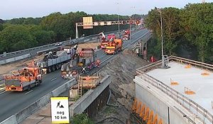 Construction d'un tunnel sous une autoroute en un weekend (Video Timelapse)
