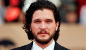 Kit Harington ne ressemble plus à ça