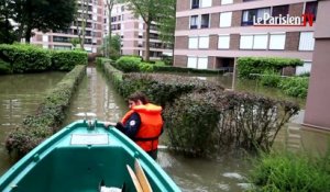 Inondations : à Crosnes (91), d'incessantes patrouilles en barques