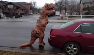Voiture Jurassic Park attaquée par un T-Rex... Ahaha
