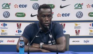 Foot - Euro - Bleus : Sagna «Il m'est arrivé de venir en équipe de France à reculons»