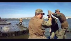 Incroyable l'armée Russe construit un pont en quelques minutes