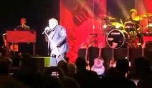 Le chanteur Meat Loaf s'effondre sur scène lors d'un concert au Canada- Regardez