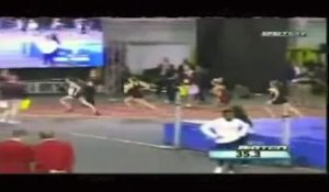 Cette athlète chute pendant une course, mais regardez comment elle renverse la situation !