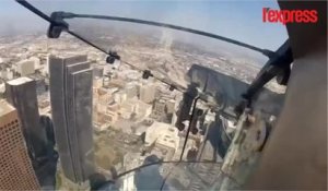 Un toboggan de verre sur le plus haut building de Los Angeles