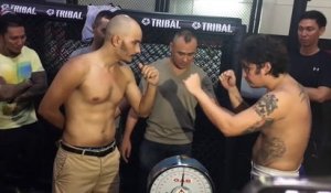 Un combattant MMA balance son urine au visage de son adversaire