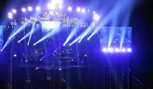 Céline Dion interrompt son concert pour féliciter les Bleus