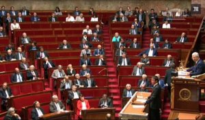 Valls annonce un nouveau 49.3, les députés de droite quittent l’hémicycle
