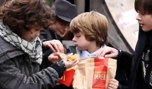 C'est la guerre entre  McDonalds et Burger King. Pub hilarante