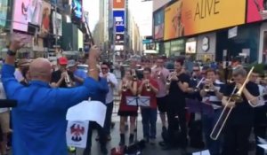 New York rend hommage à Nice en musique en jouant La Marseillaise