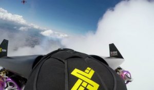 Ils volent dans les nuages avec leur jetpack