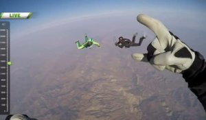 Sans parachute, un cascadeur fait un saut en chute libre de 23 000 pieds !
