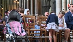 Saint-Etienne-Du-Rouvray : Pour montrer leur soutien, des musulmans assistent à une messe - Regardez