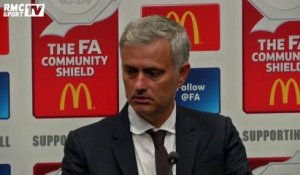 Un journaliste s’endort pendant la conférence de presse de Mourinho