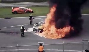 Lamborghini complètement détruite dans un crash en pleine course