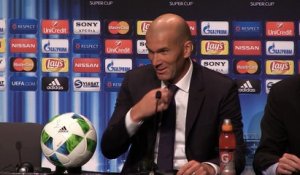 Supercoupe d'Europe - Une douche de champagne pour Zidane