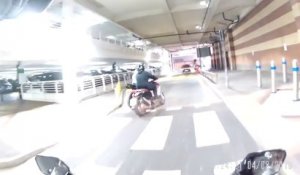 Ce motard tombe sur des voleurs de vélo et se fait frapper par eux en voulant alerter la police !