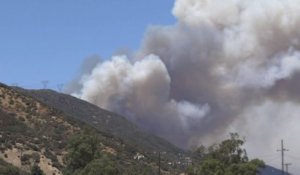 Californie: l'incendie géant poursuit sa course à toute vitesse