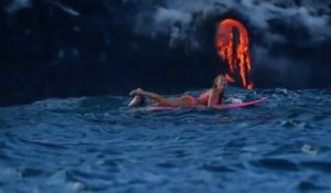 Alison Teal tente de surfer près d'un volcan en éruption !