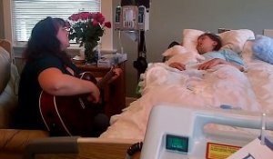 Une maman désespérée chante une dernière chanson pour sa fille mourante qui est dans le coma