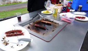 Un groupe d'amis se fait troller par un rapace lors d'un barbecue