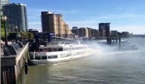 Un bateau hors de contrôle se crashe sur les quais de Londres