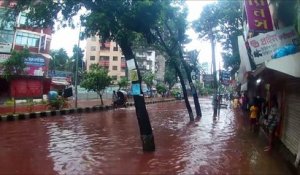 Une rivière rouge de sang au Bangladesh après les sacrifice pour Aid el-kébir