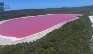 Mystérieux lac de couleur rose filmé par un drone en Australie