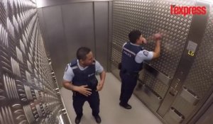 Des policiers néo-zélandais mettent l'ambiance dans un ascenseur